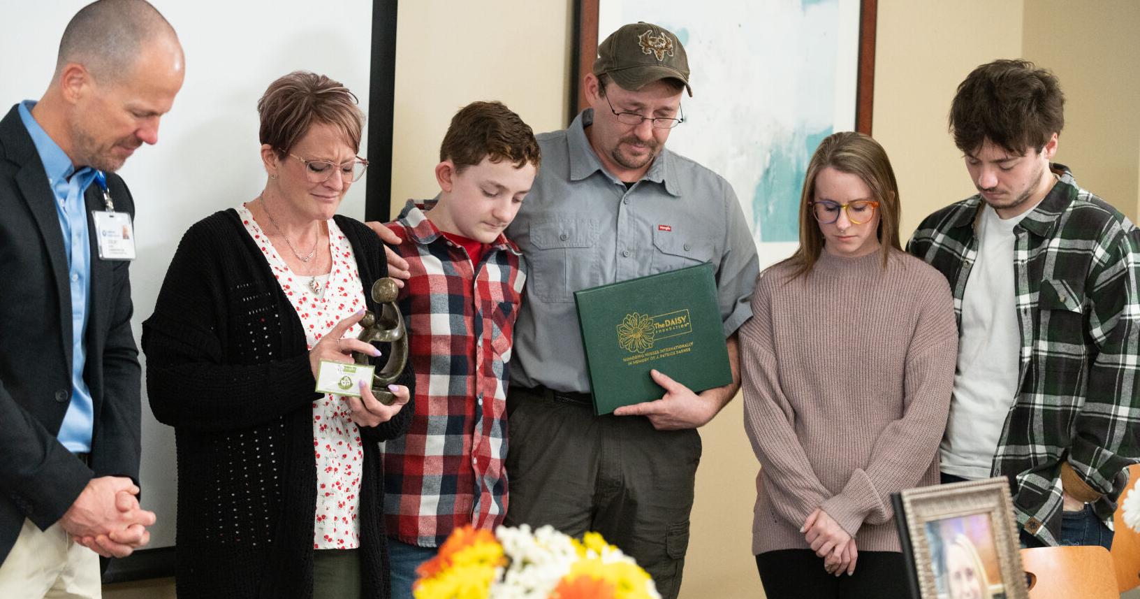 Lutheran Hospital posthumously presents Fort Wayne nurse with DAISY Award - Vimarsana News