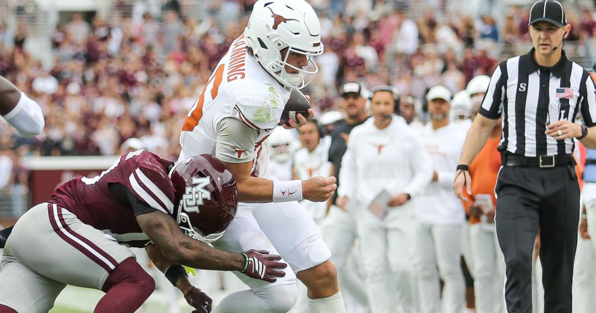 Texas' Manning apparently injured in win against Mississippi State