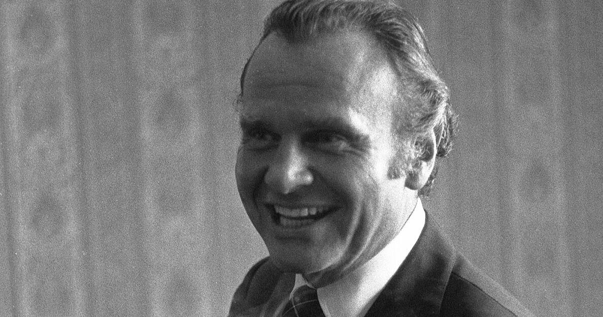 Fort Wayne native Bill Blass among recipients of Congressional Gold Medal of Honor - Vimarsana News