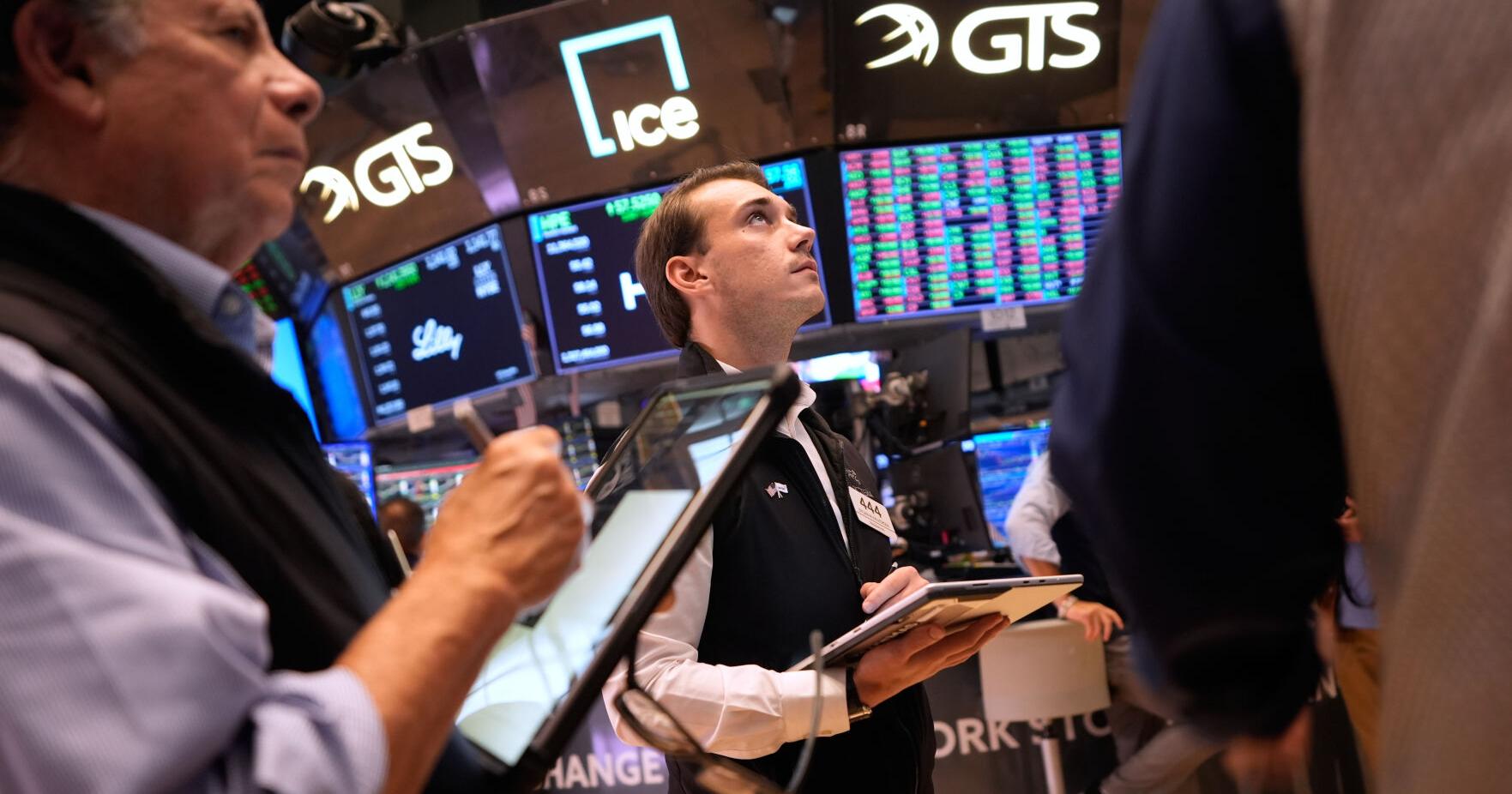 Wall Street rallies within 0 . 4 % of its record after oil prices and bond yields ease