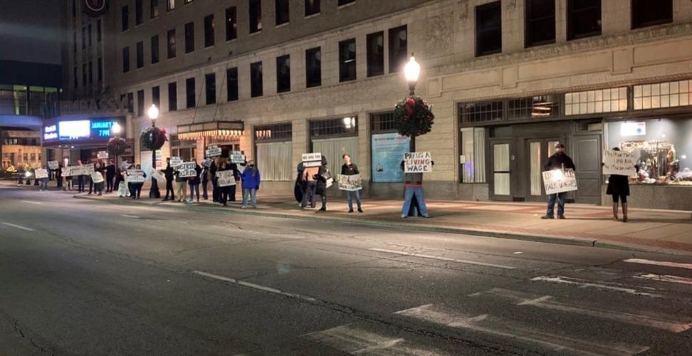fort-wayne-philharmonic-musicians-on-strike-ahead-of-holiday-pops