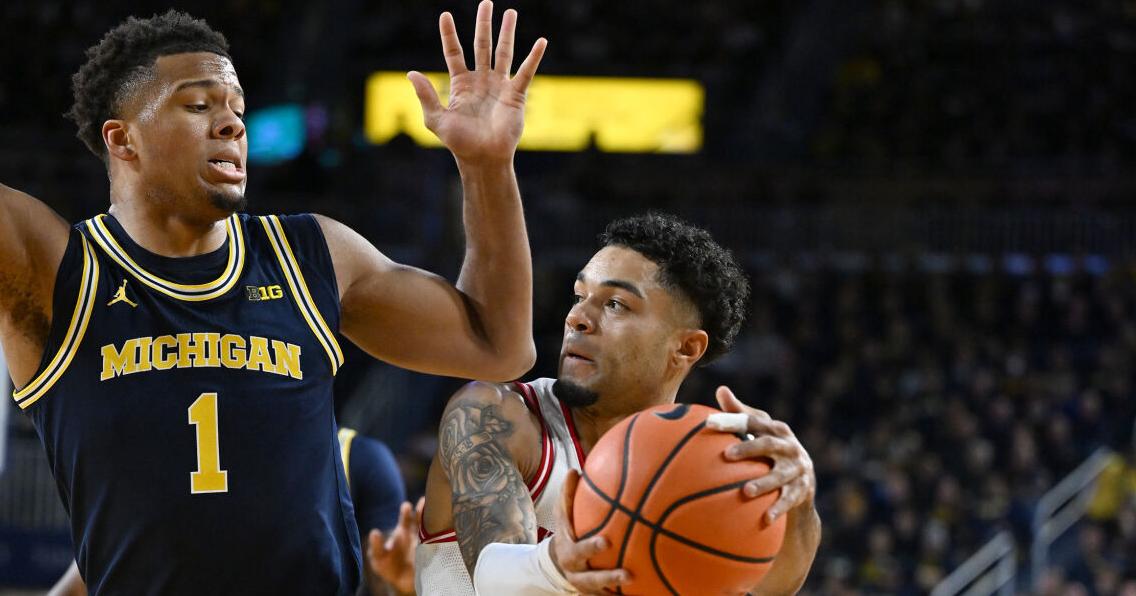 Saturday's Top 25 roundup: Wisconsin hands No. 2 Michigan its first loss