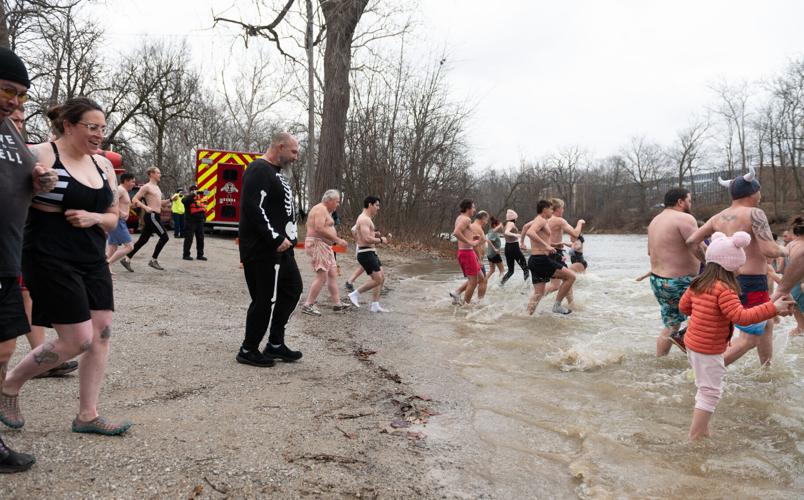 Going cold into the new year with a polar plunge in Fort Wayne | Local ...