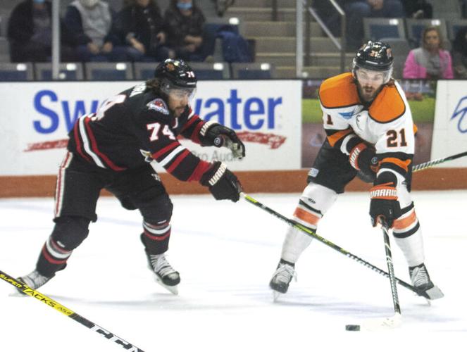 Komets fall in early hole, lose Sports