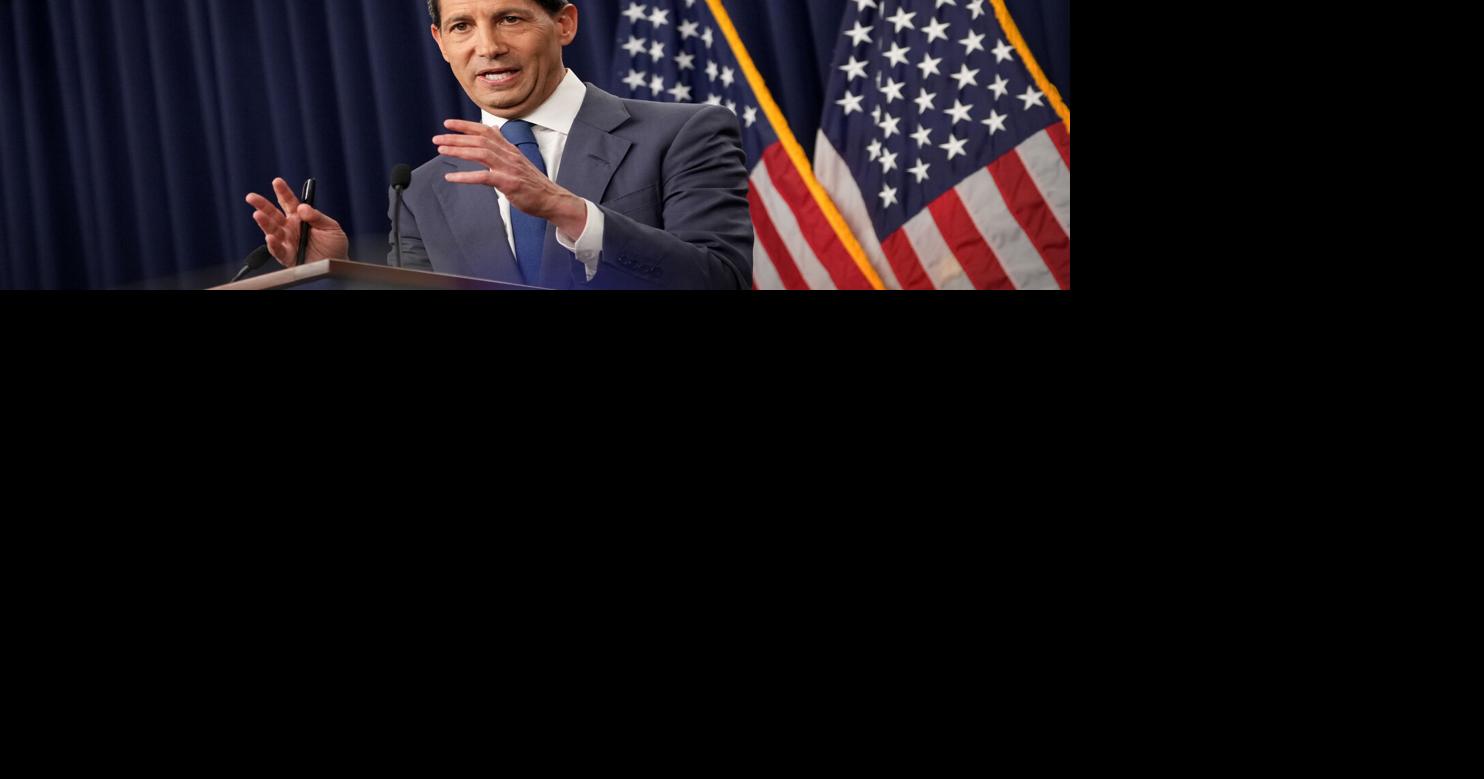 Economy: Fed officials eye higher rates; unemployment claims fall