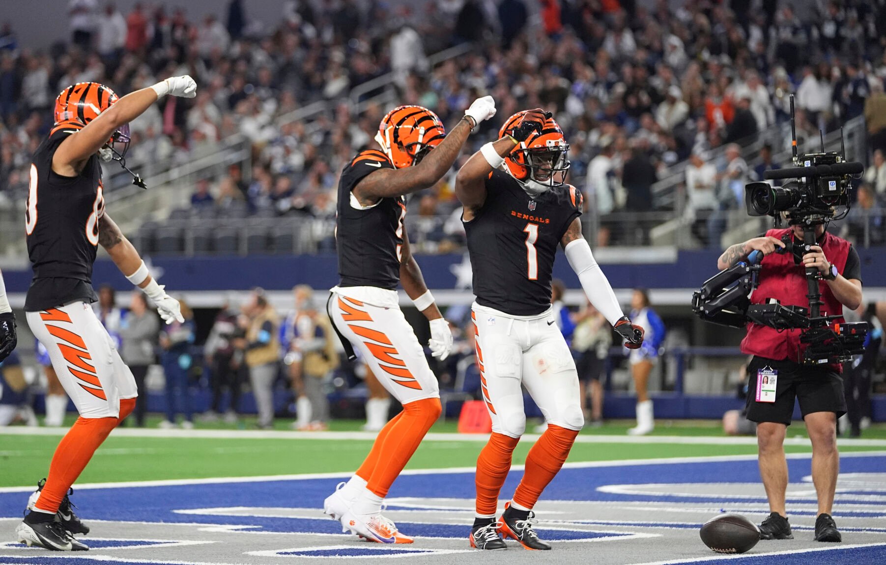 Bengals Still Clinging To Playoff Hopes As They Host The Struggling ...