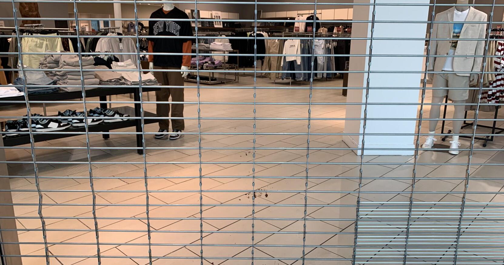 Normalcy returns to Fort Wayne mall in wake of non-deadly shooting - Vimarsana News