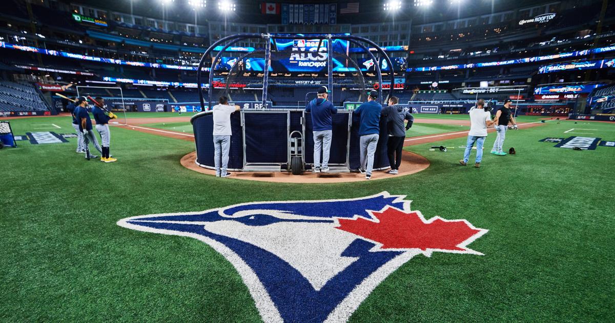 Mariners send Gilbert to mound in ALCS Game 6 at Toronto