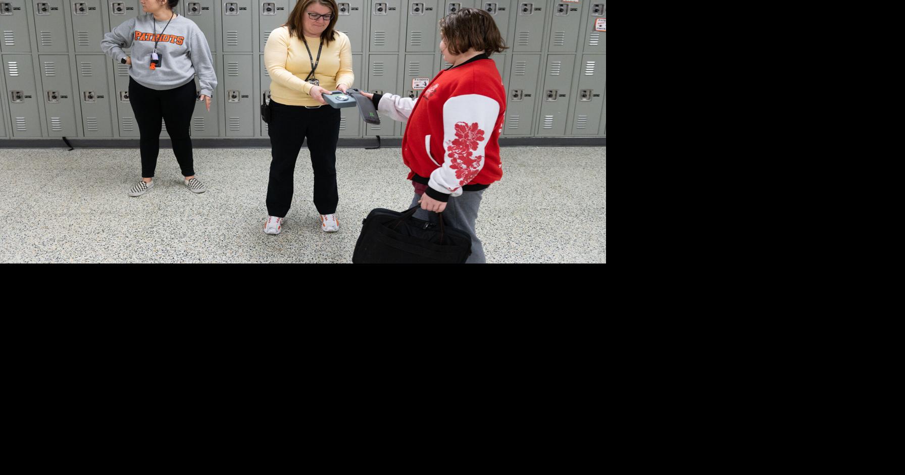Fort Wayne Community Schools principals say securing student cellphones is worthy investment