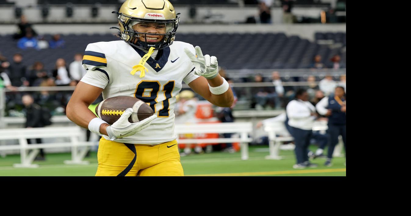Monday's College Notebook: Julius Jones' sons commit to Notre Dame, more