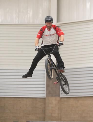 Wonder Wheels BMX Stunt Team Worldwide does backflips at Coliseum expo ...