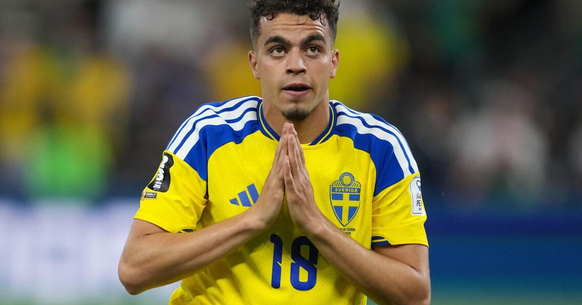 Sweden pounds Tunisia to move atop World Cup Group F