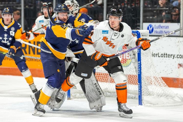 Ture Linden scores 2 goals, but Komets can't navigate rare meeting with