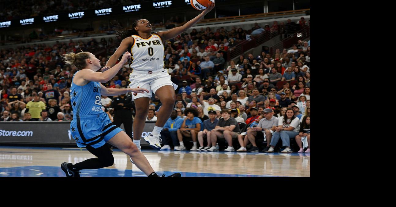 Mitchell scores 27 to set a WNBA record, Fever beat Sky