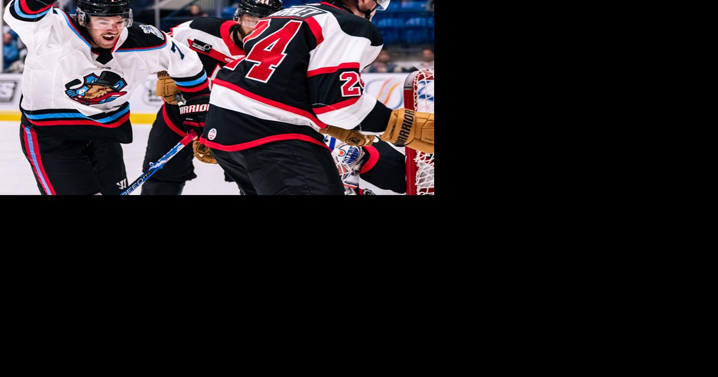 Bloomington rides Lee's power play goals to win over Komets