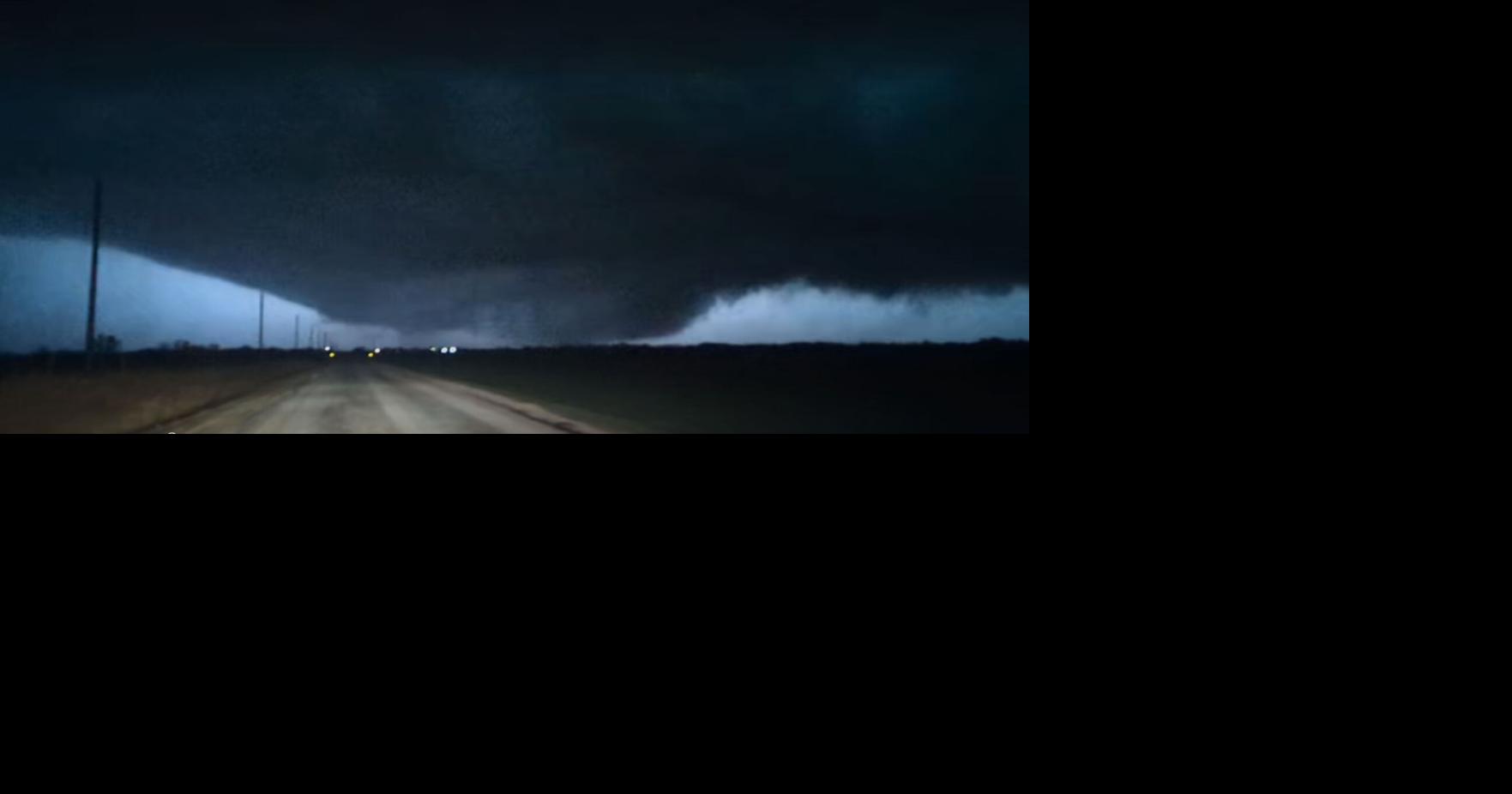 Storms rip through Michigan, tearing off roofs