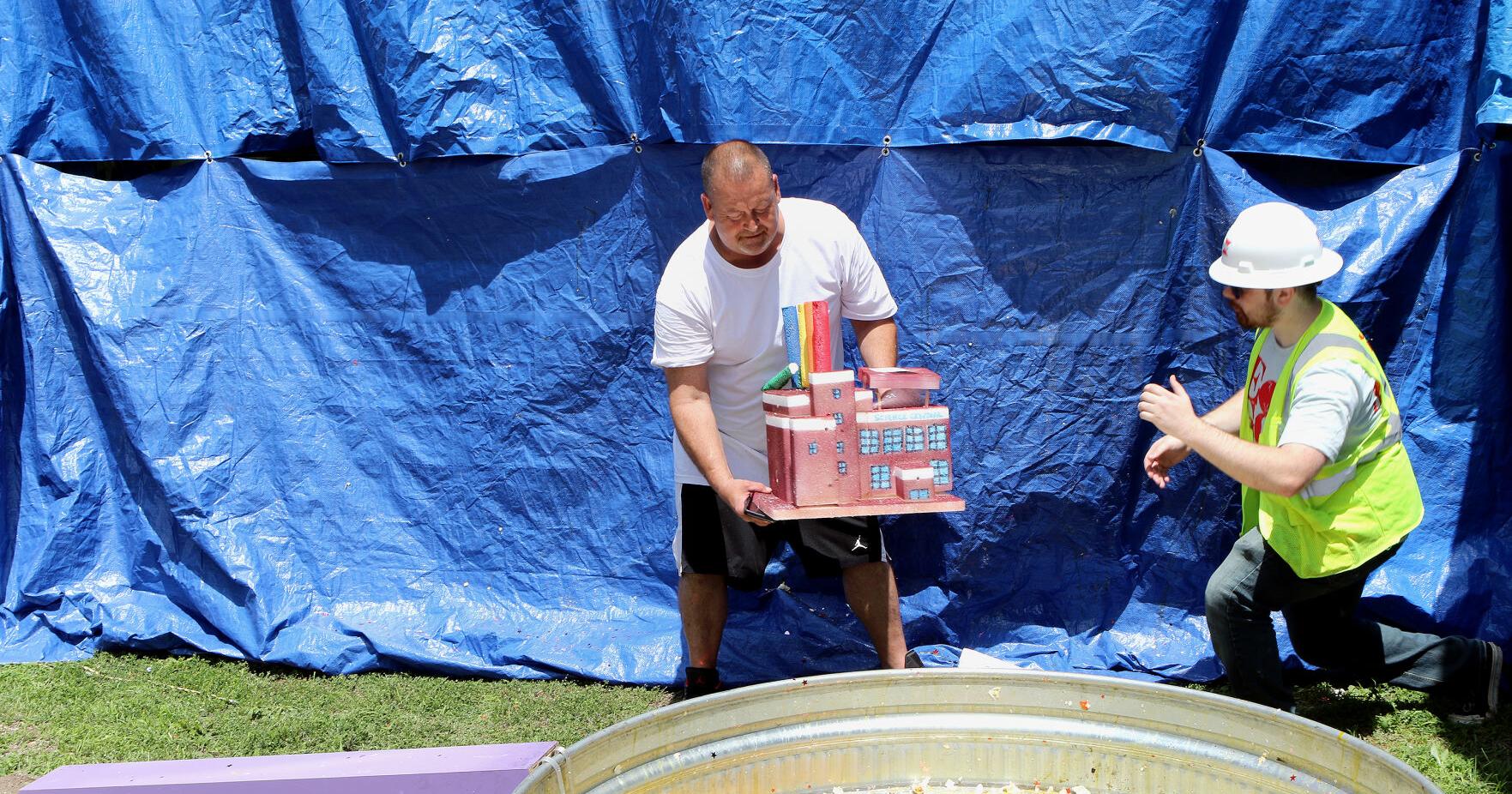Eggs tumble from atop Science Central in annual contest - Vimarsana News