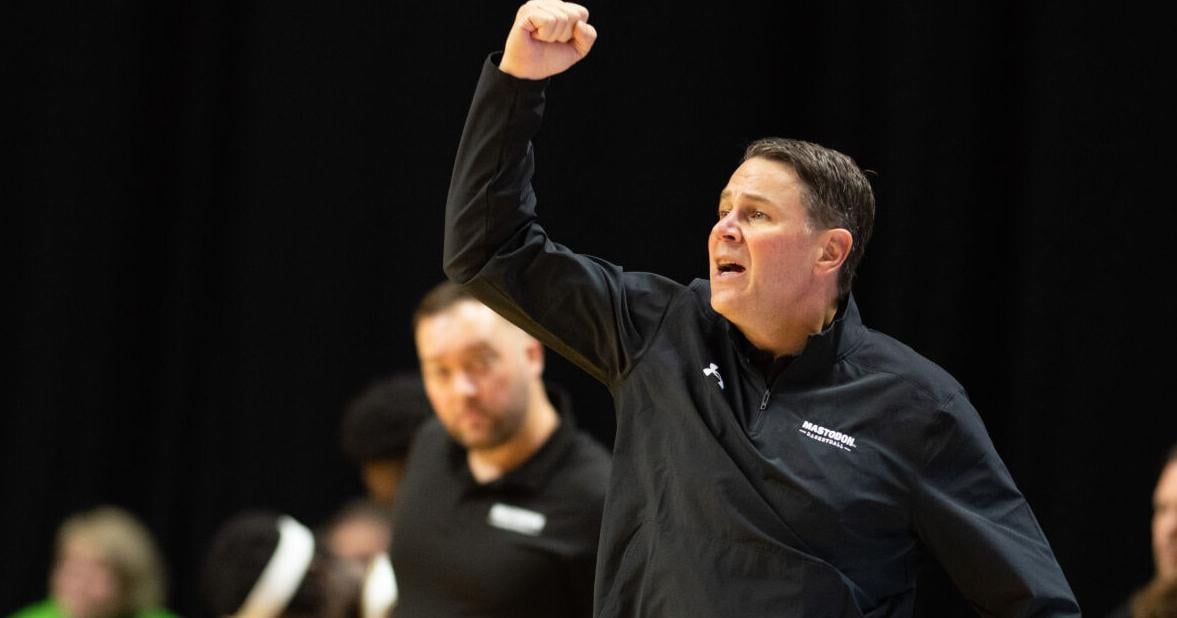 Red Coat recognizes Coffman's work connecting basketball and community at PFW