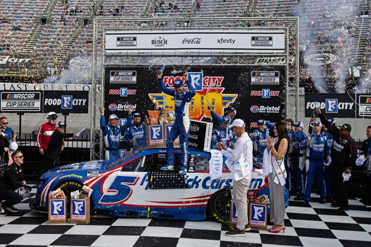 Sunday's Racing Roundup: Larson dominates at Bristol, more ...