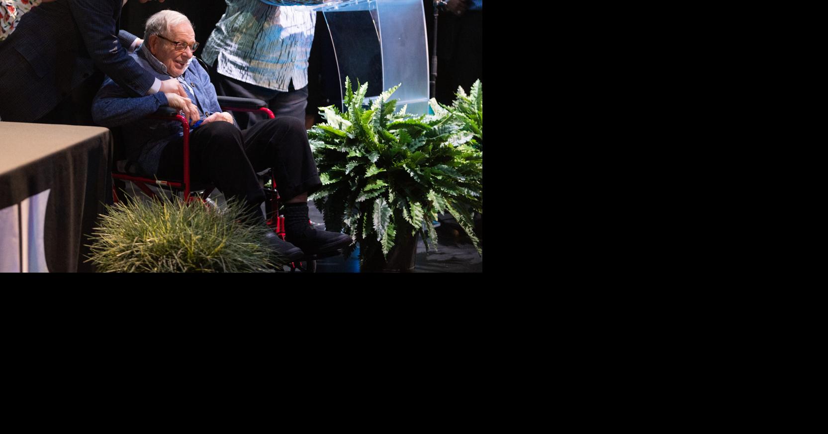 Fort Wayne magic legend Stoner receives lifetime achievement honor at Arts United Awards