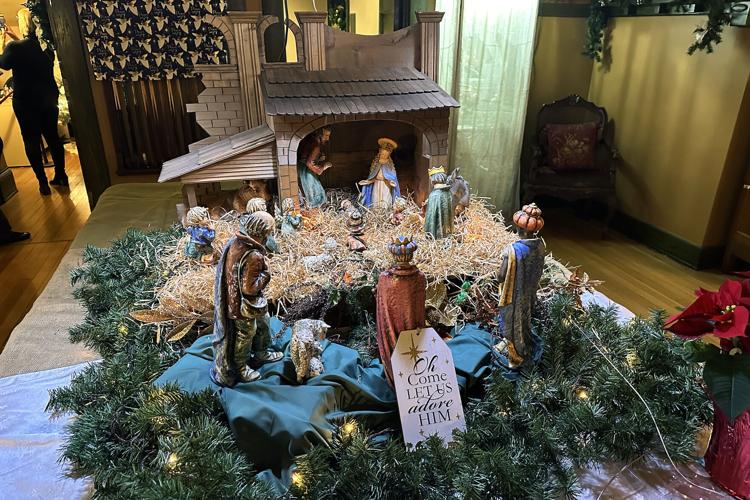 University of Saint Francis opens Brookside for Christmastime tours