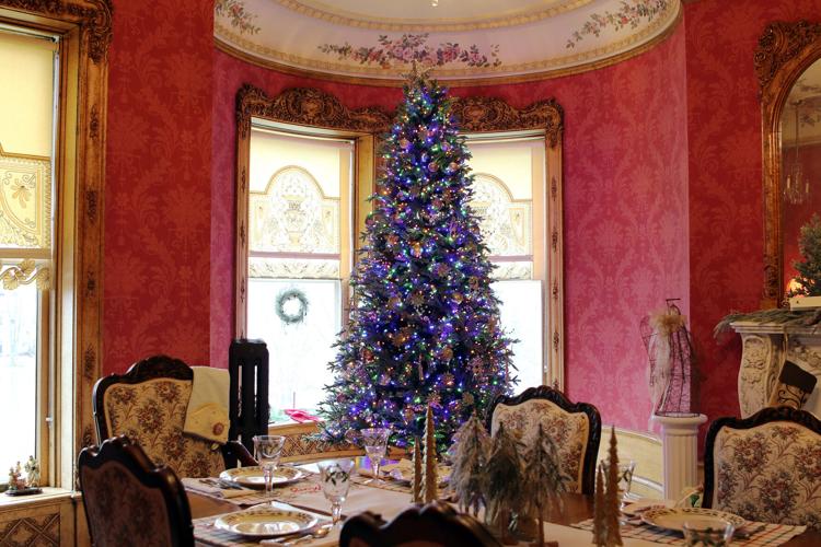 University of Saint Francis opens Brookside for Christmastime tours