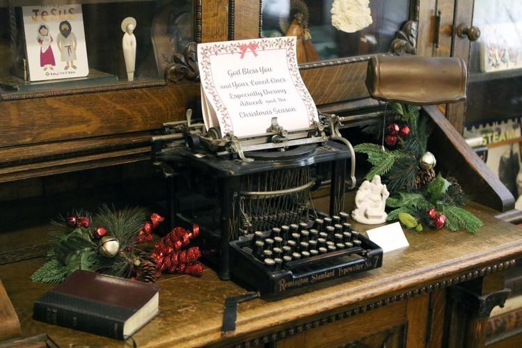 University of Saint Francis opens Brookside for Christmastime tours