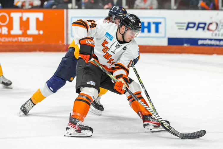 Ture Linden scores 2 goals, but Komets can't navigate rare meeting with