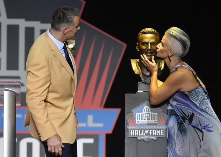 Tomlinson steals the show at Hall of Fame induction ceremony