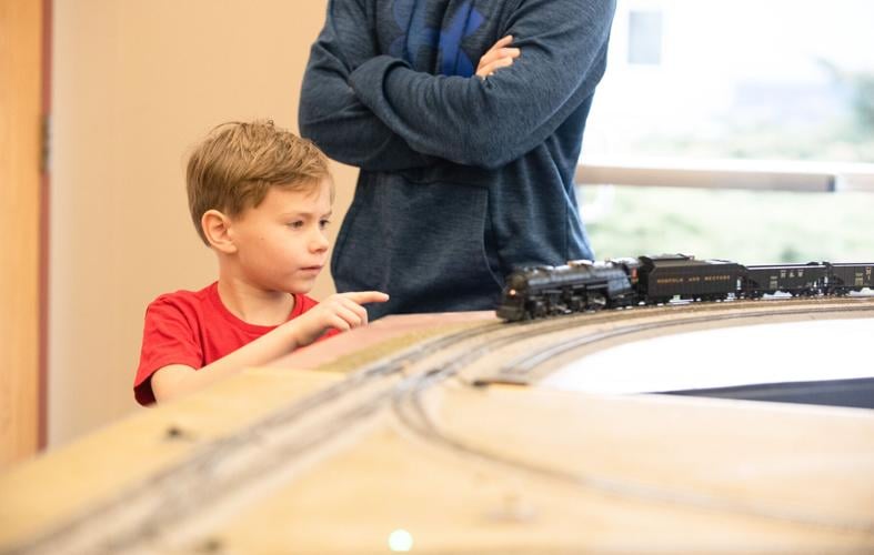 Choo-choo: Model train lovers attend Monroeville library branch event ...