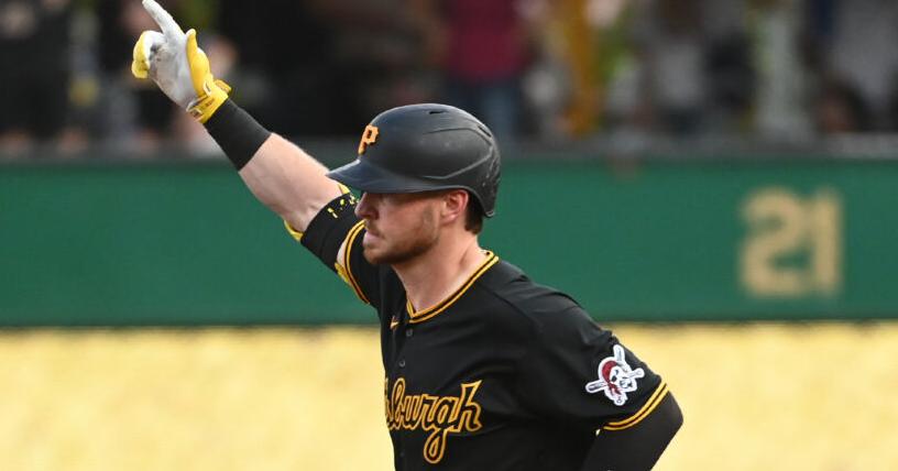 Pirates' O'Hearn sets club record with 10 RBIs during 3-homer night vs. Braves
