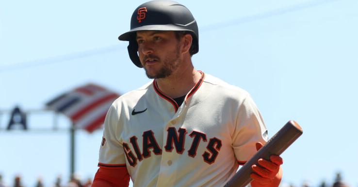 Giants trade struggling catcher Bailey to Guardians