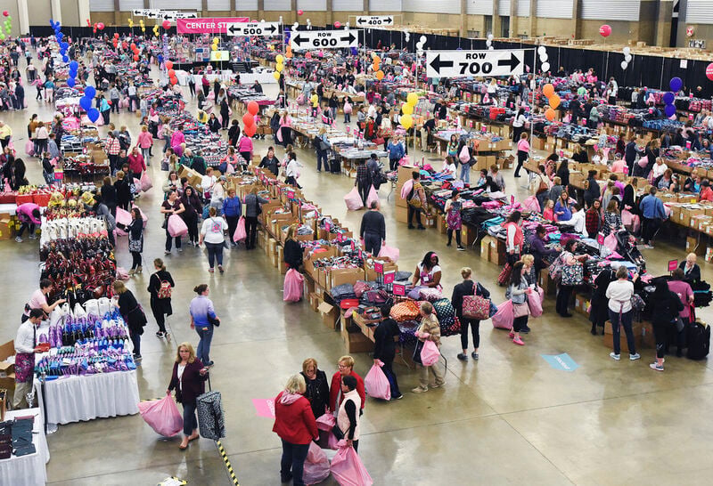 Shoppers flock to first Vera Bradley outlet sale since COVID-19