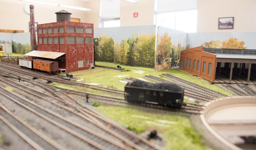 Choo-choo: Model train lovers attend Monroeville library branch event ...