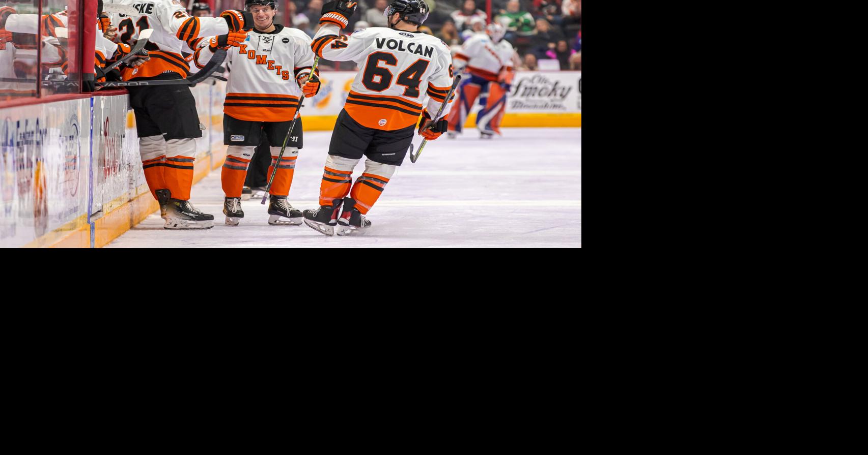 Komets score 7 unanswered goals, wallop Cyclones Komets