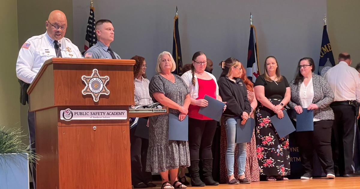 Combined efforts by Fort Wayne officer, dispatchers honored at FWPD ...