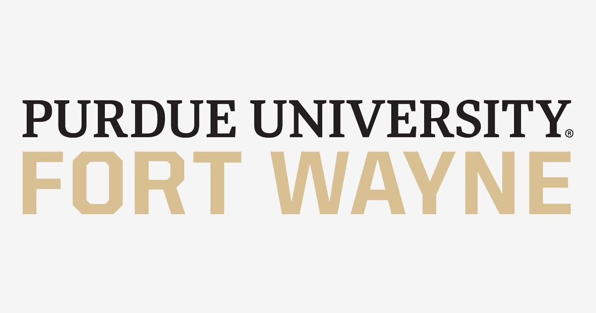 Purdue University Fort Wayne students, golfers rescue man from car driven into pond