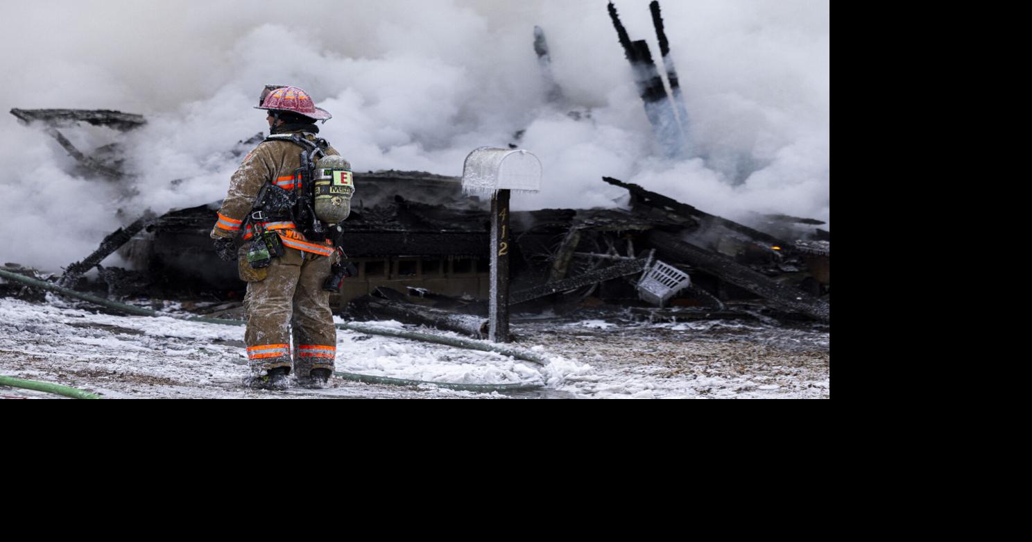 Central Lincoln fire destroys two homes, damages a third