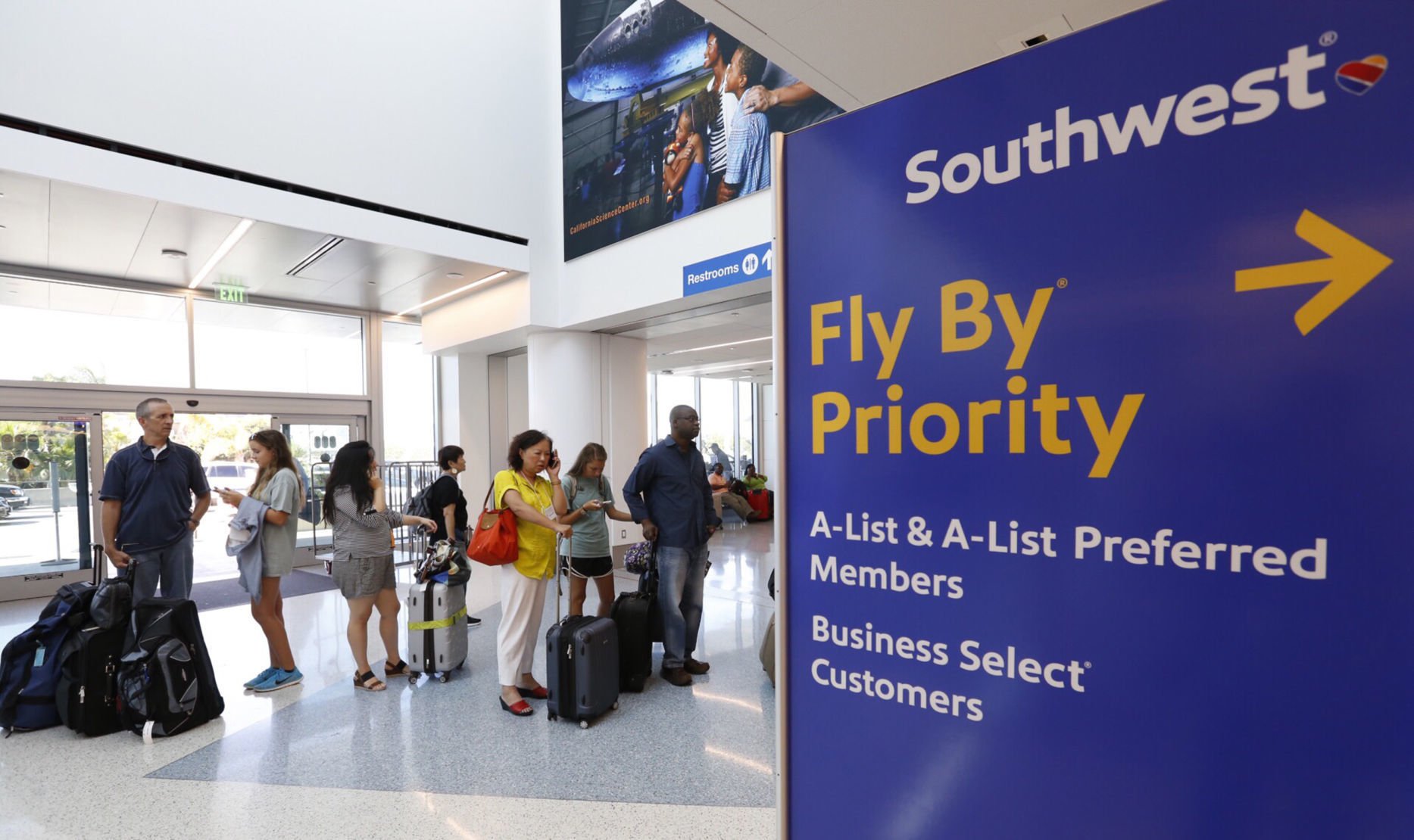 southwest airlines baggage service office