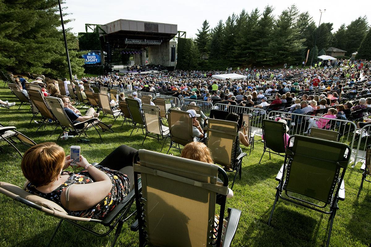 Photos: Willie Nelson at Pinewood Bowl