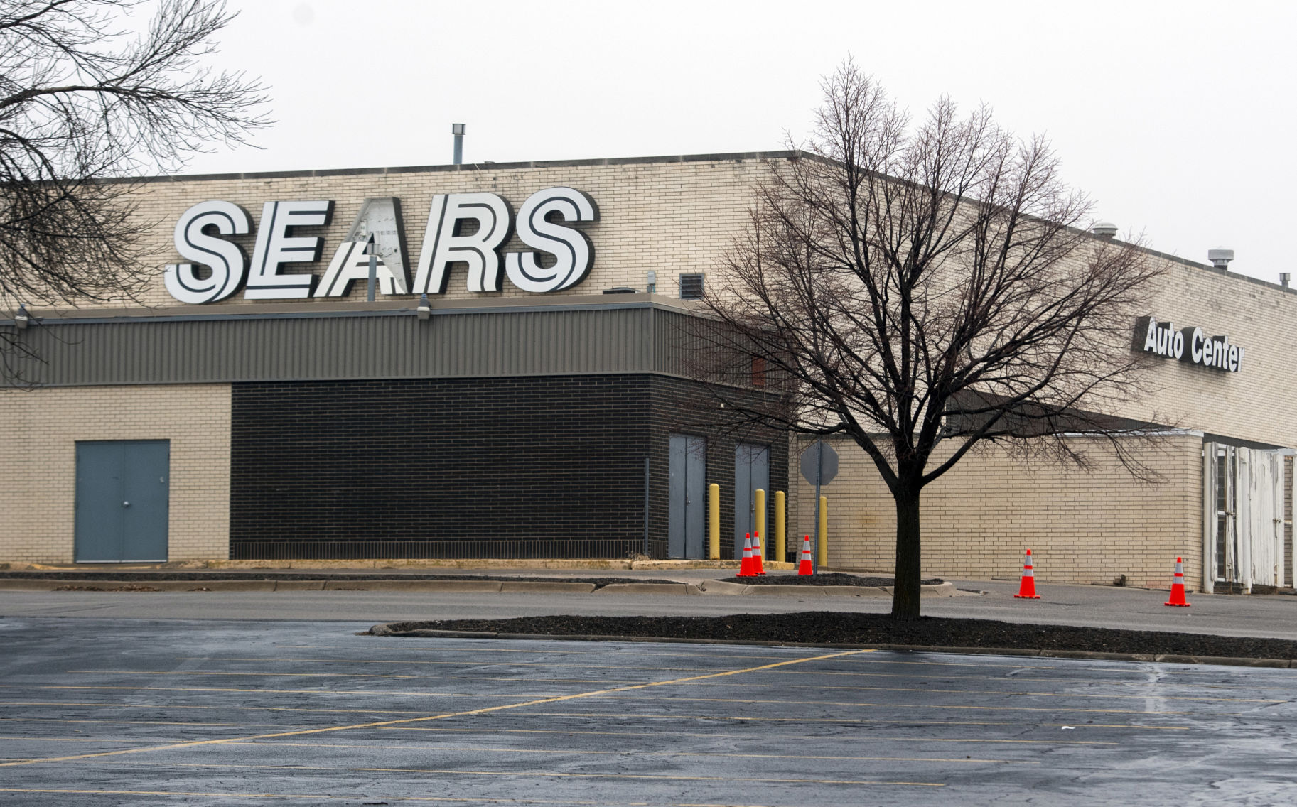 Former Lincoln Sears building close to landing new tenants