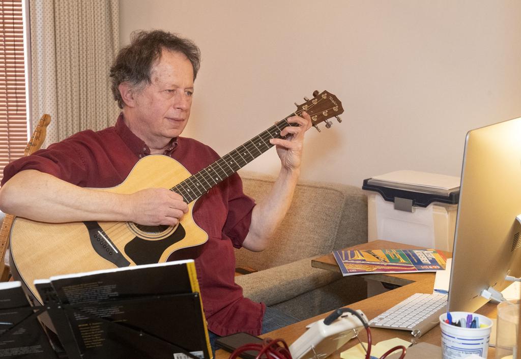 Lincoln Guitar Teachers Take Six String Instruction Online Music