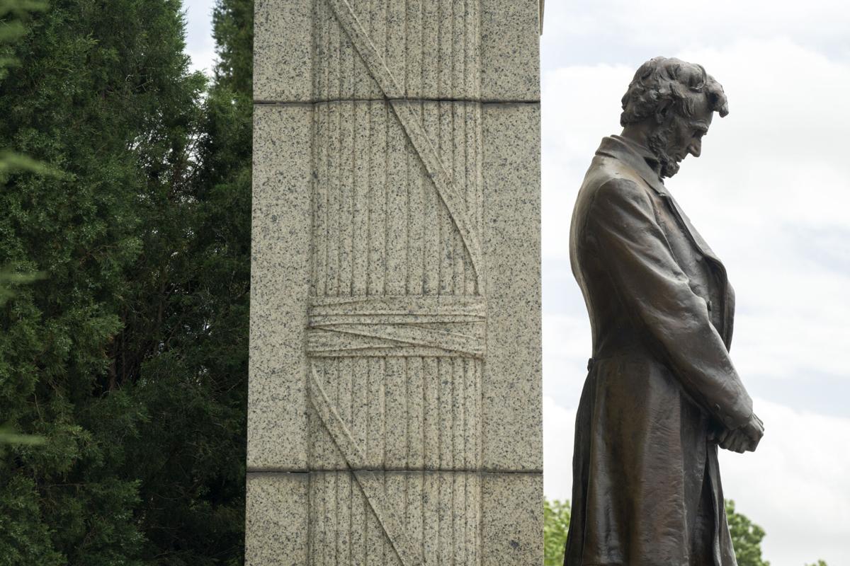 Abraham Lincoln Statue, 5.16