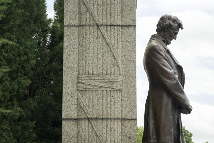 Abraham Lincoln Statue, 5.16