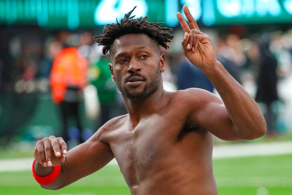 NFL Notes: Antonio Brown nearing NFL mark, Aaron Rodgers set to return