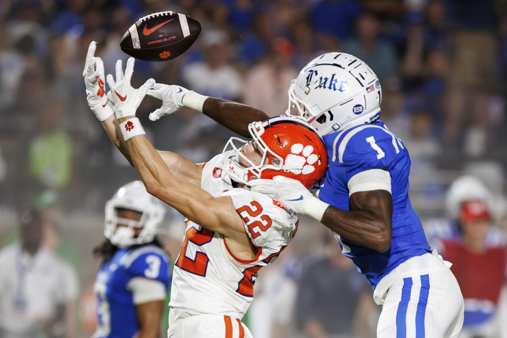 Leonard helps Duke stun No. 9 Clemson in lopsided ACC opener