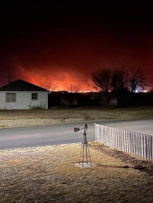 As wildfire approached, a Nebraska town woke to evacuation orders Nebraska News