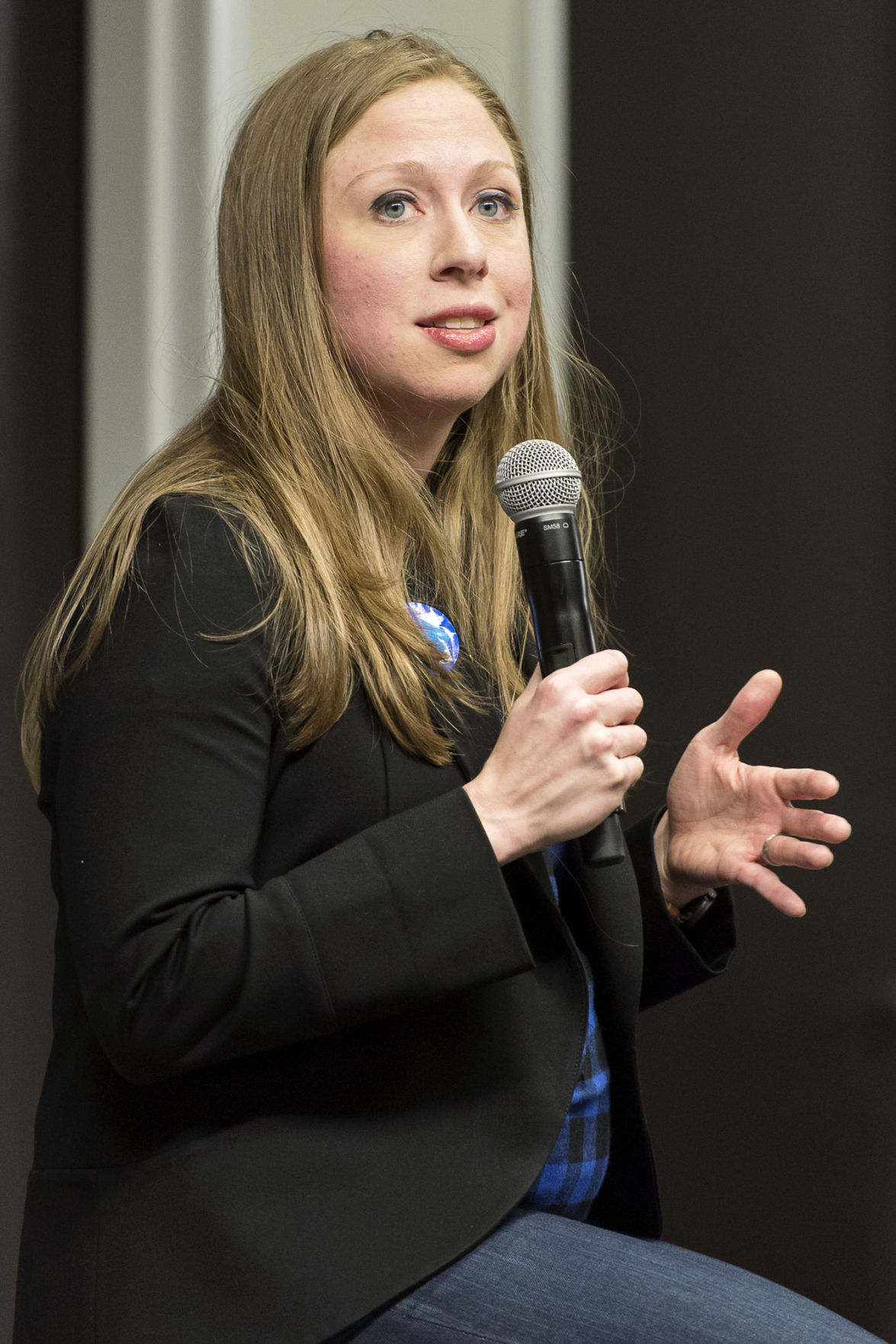 Chelsea Clinton campaigns for her mother in Lincoln ...