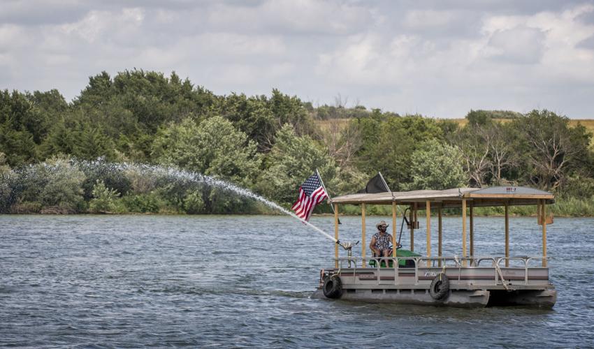 Party Pontoon Boat, 7.17