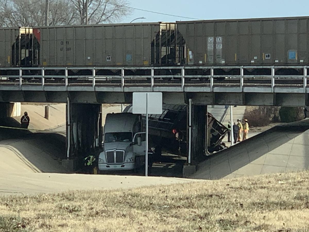Semi rail car